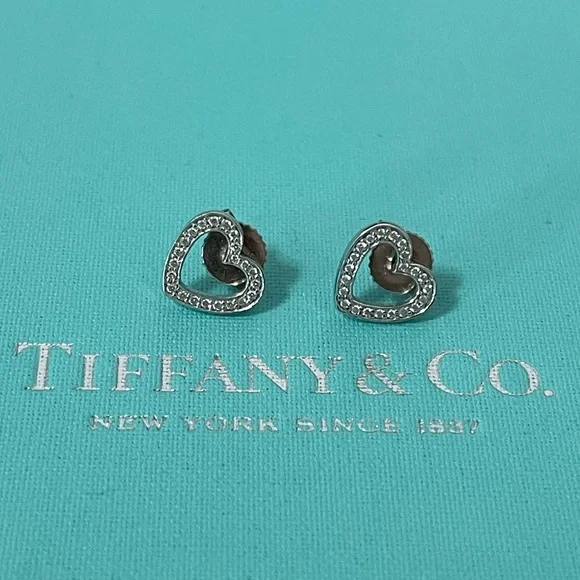 ❌SOLD❌Tiffany white gold diamond metro heart earrings - Picture 4 of 10